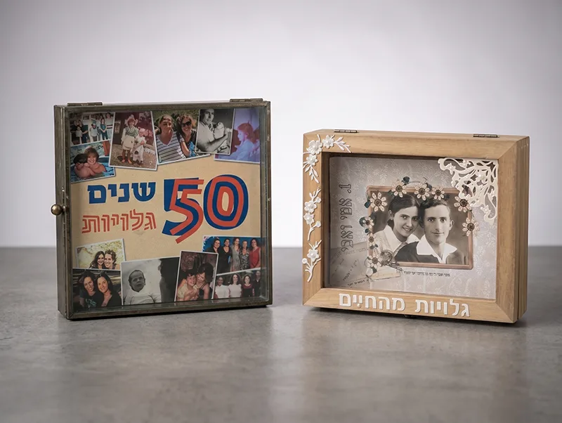 דוגמה למקבץ גלויות מהחיים מוצג על שולחן